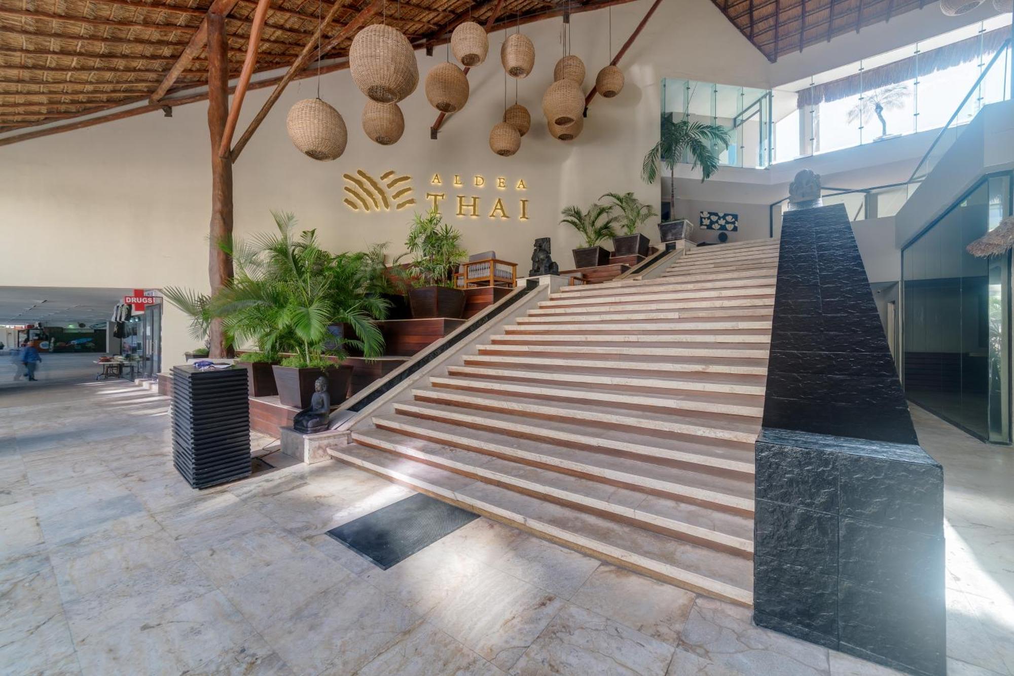 Aldea Thai Tropical Oasis Steps To The Playa del Carmen